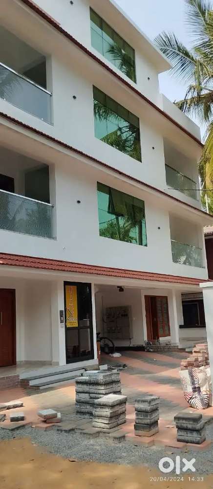 Pilot residence near puthur jb school cherusseri Road. Near by temple.