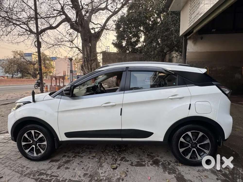 Tata Nexon Xz+ Optional (gps Model)