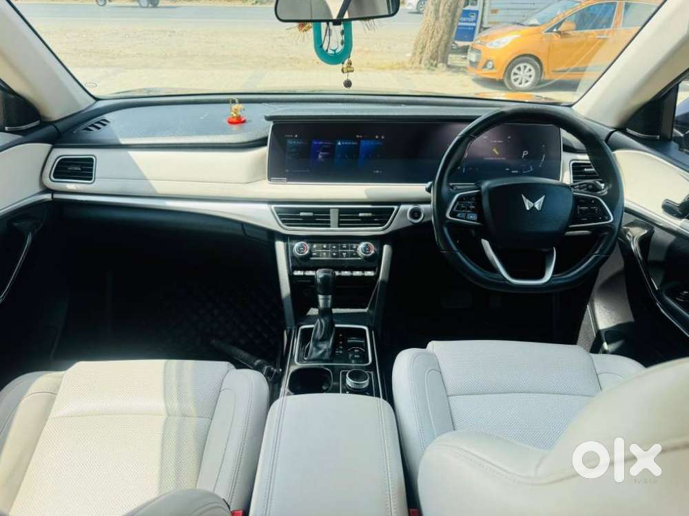 Mahindra Xuv700 2.2 Ax 7 Diesel At Luxury Pack Str Awd, 2022, Diesel