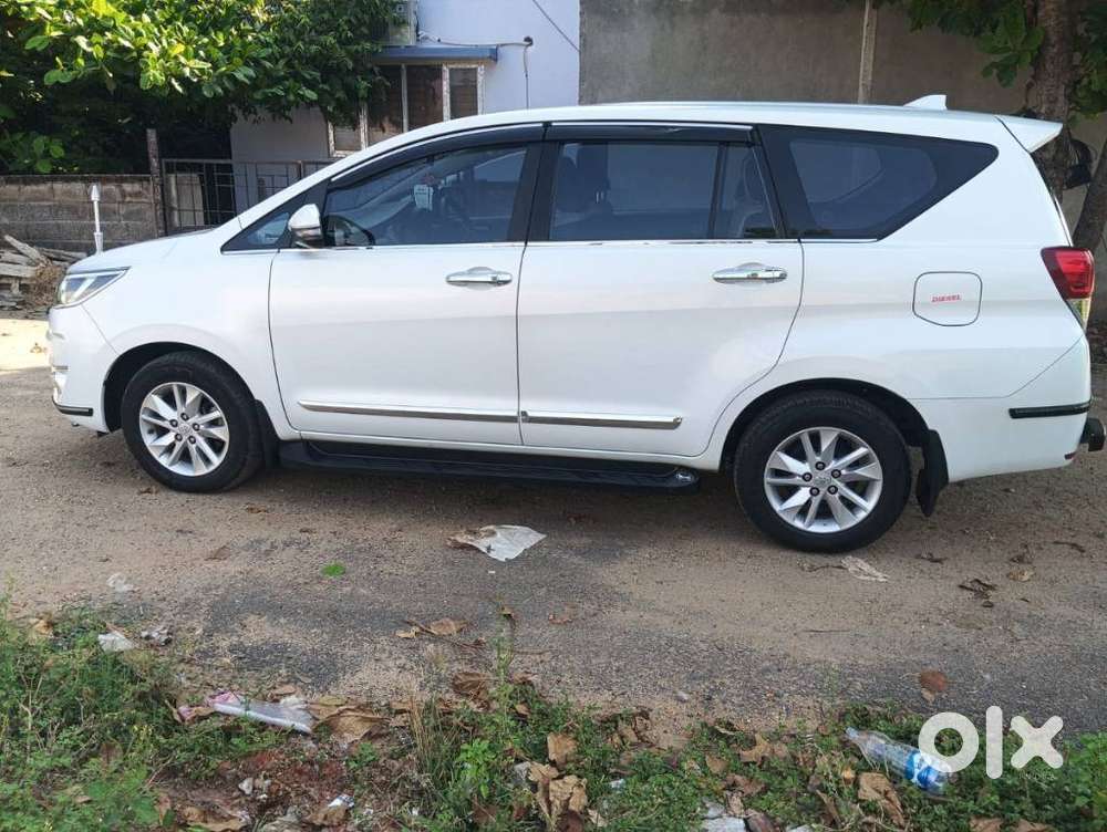 Toyota Innova Crysta 2.4 G Mt 8s, 2023, Diesel