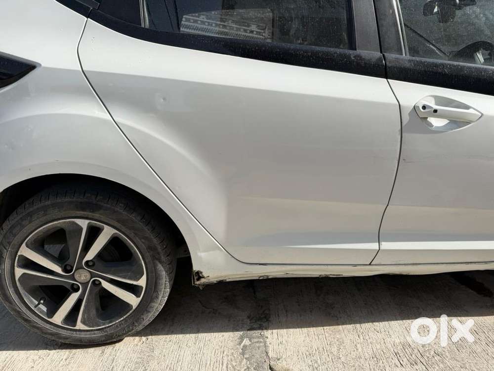 Tata Altroz 2019 Petrol 200000 Km Driven In Cng Outside Fitted