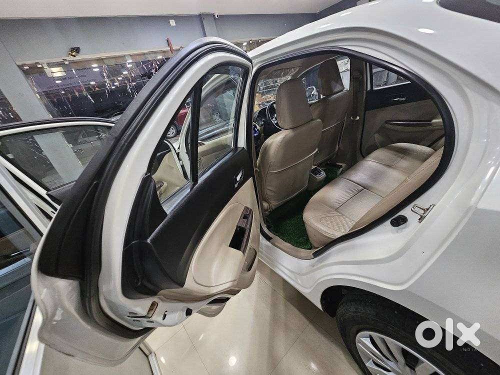 Maruti Suzuki Dzire Vxi Ags, 2022, Petrol