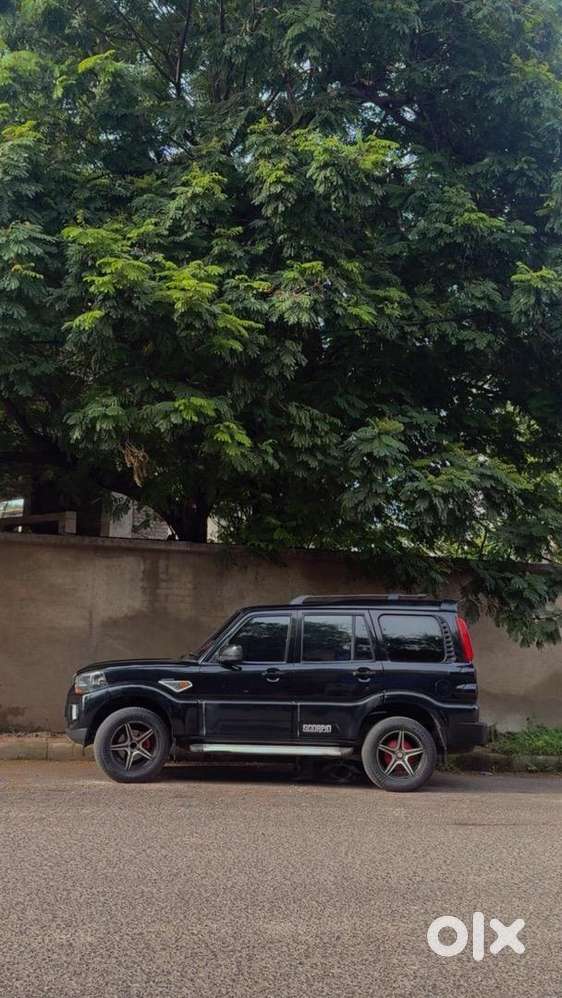 Mahindra Scorpio Classic 2016 Diesel 90000 Km Driven