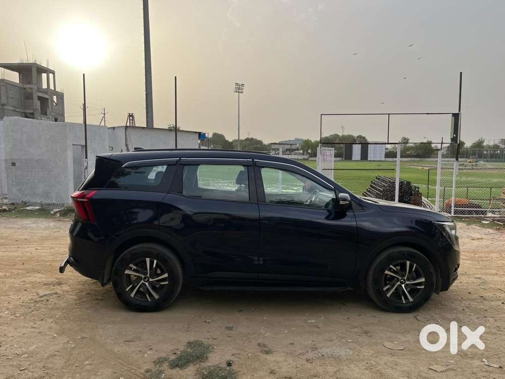 Mahindra Xuv700, Petrol Manual, Midnight Black (dark Blue).