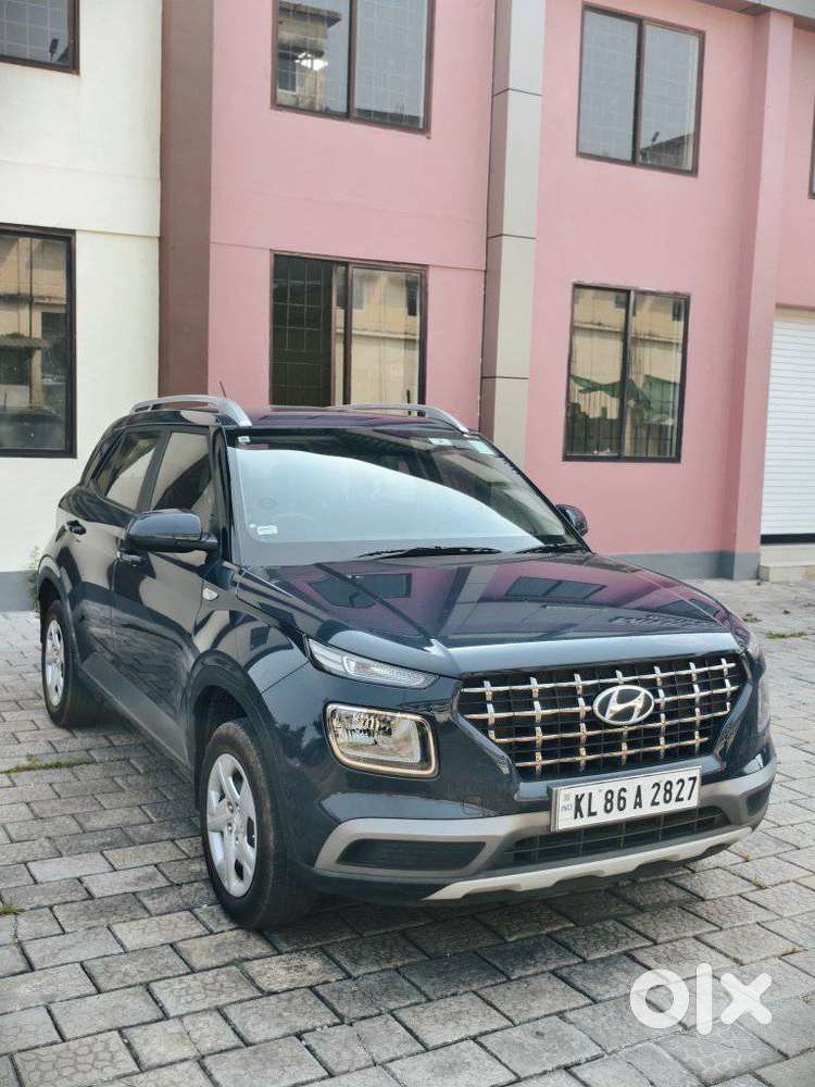 Hyundai Venue 1.2 S (o), 2022, Petrol
