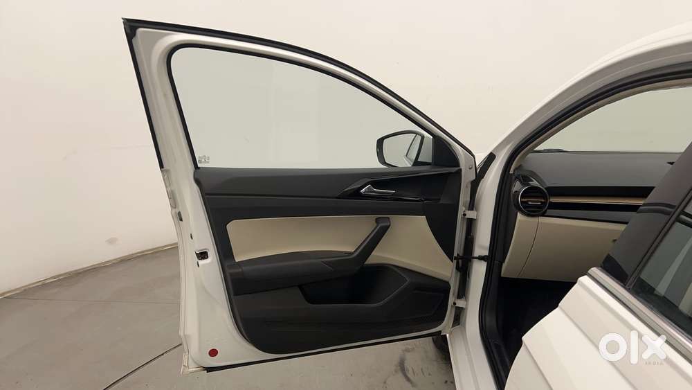 Skoda Slavia Style 1.0l Tsi Mt, 2023, Petrol