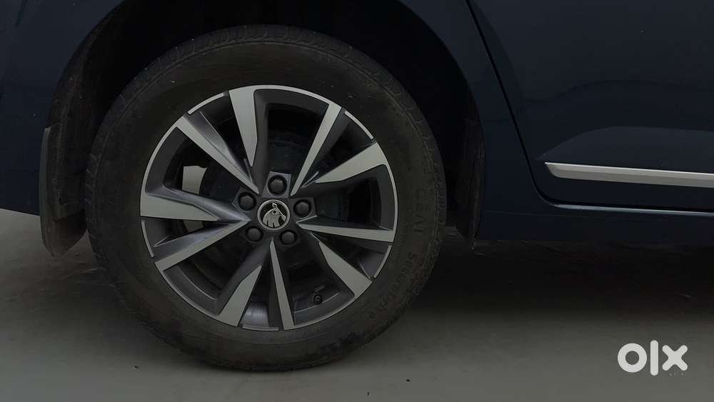 Skoda Slavia Style 1.0l Tsi Mt, 2023, Petrol