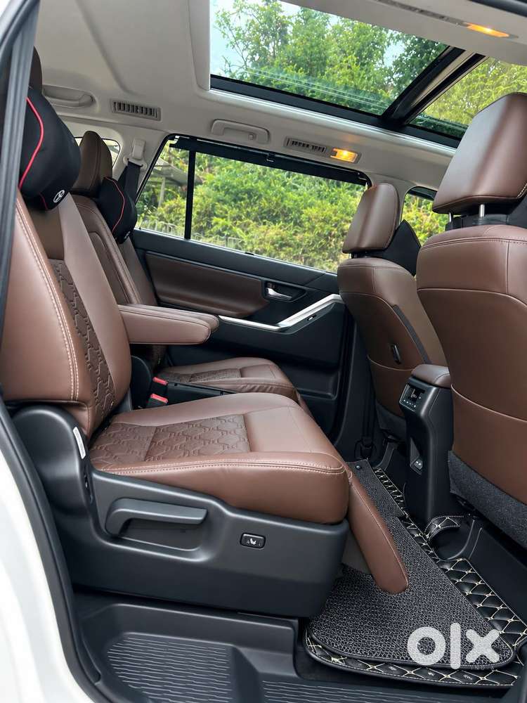 Toyota Innova Hycross 2.0 Zx (o) Hybrid 7 Str, 2025, Petrol