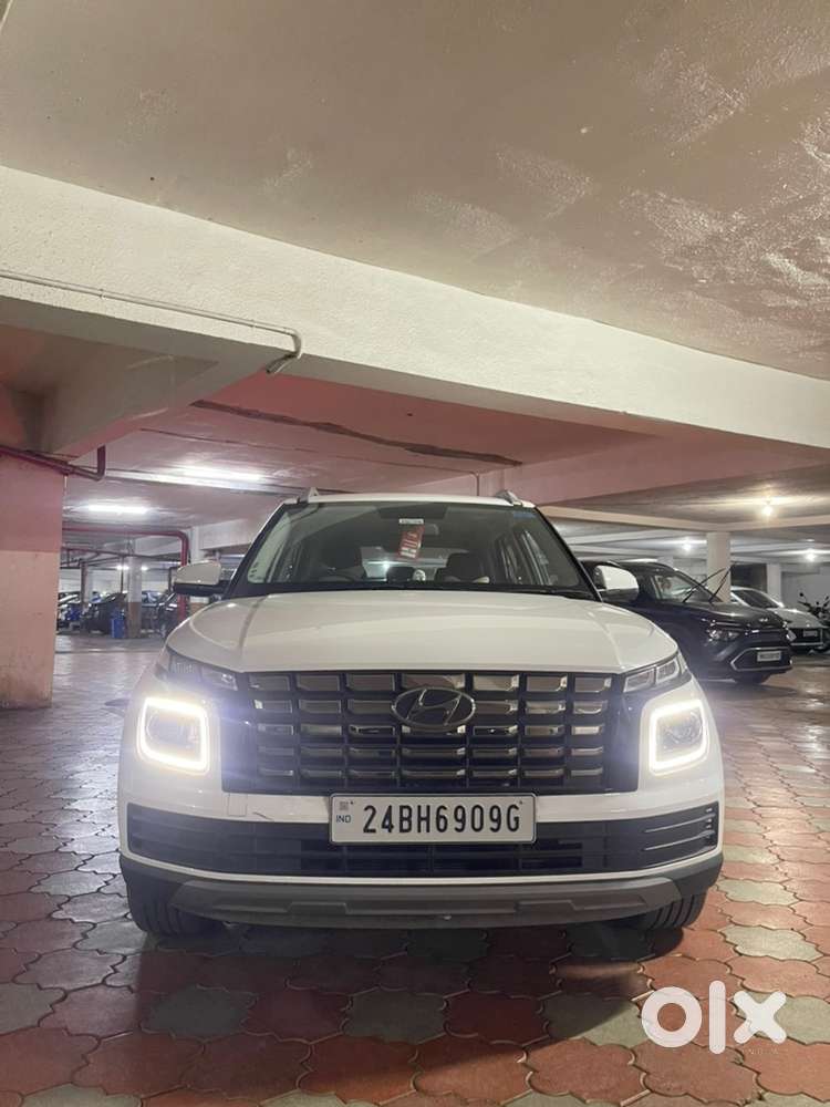 Hyundai Venue 2024 Diesel Excellent Condition- Bh Registration