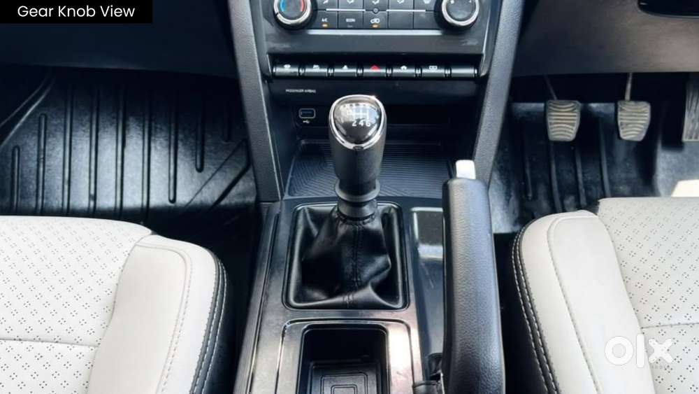 Mahindra Xuv700 Mx Petrol Mt 5 Str (e), 2023, Petrol