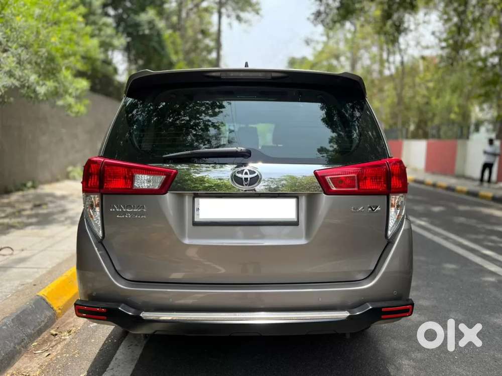 Toyota Innova Crysta [2020-ongoing] 2.4 Vx 8 Str, 2024, Diesel
