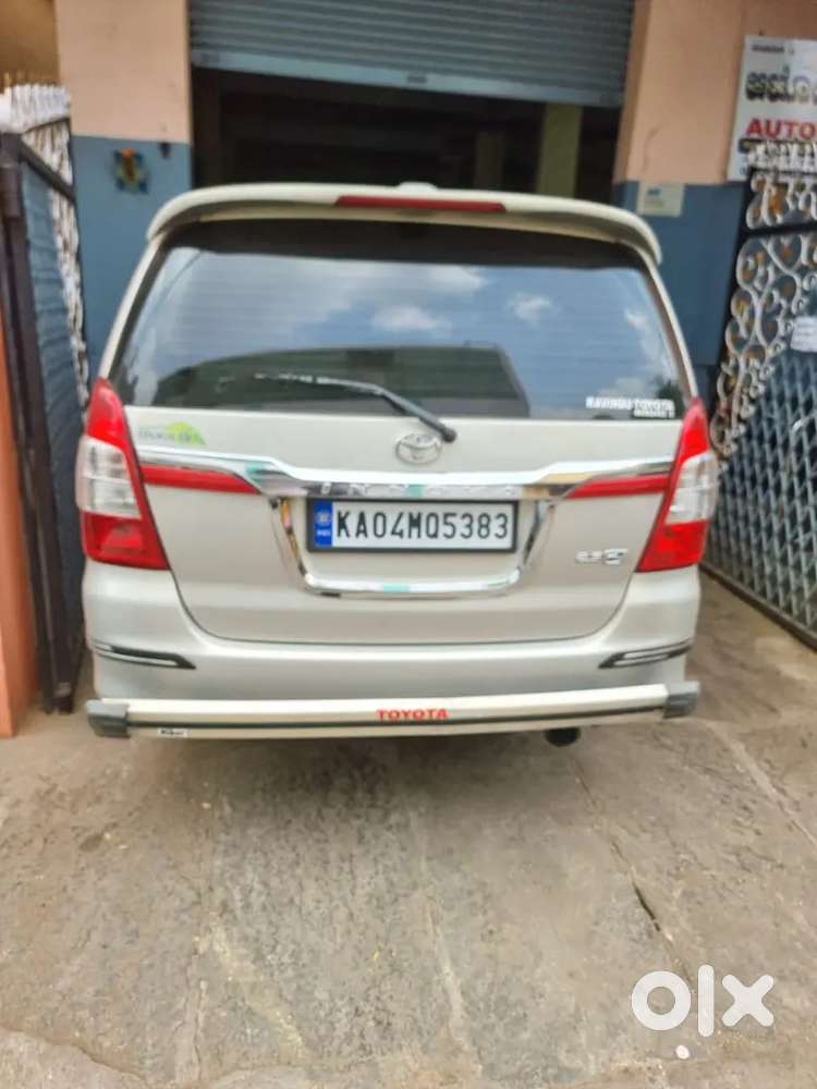 Toyota Innova 2015
