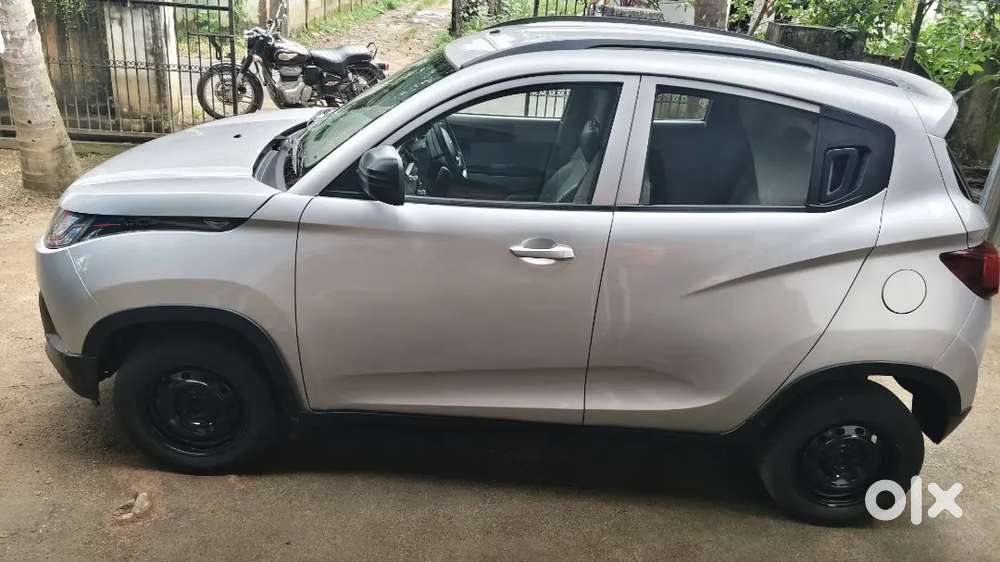 Mahindra Kuv 100 2017 Petrol 52000 Km Driven