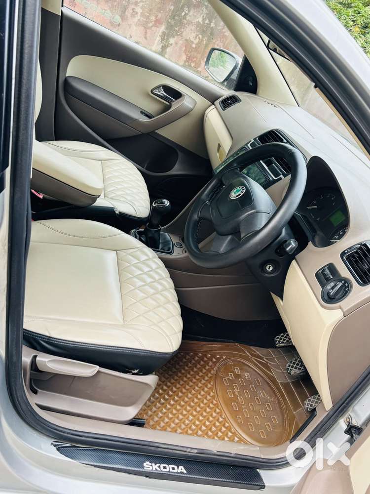 Skoda Rapid 1.6 Mpi Ambition, 2012, Petrol