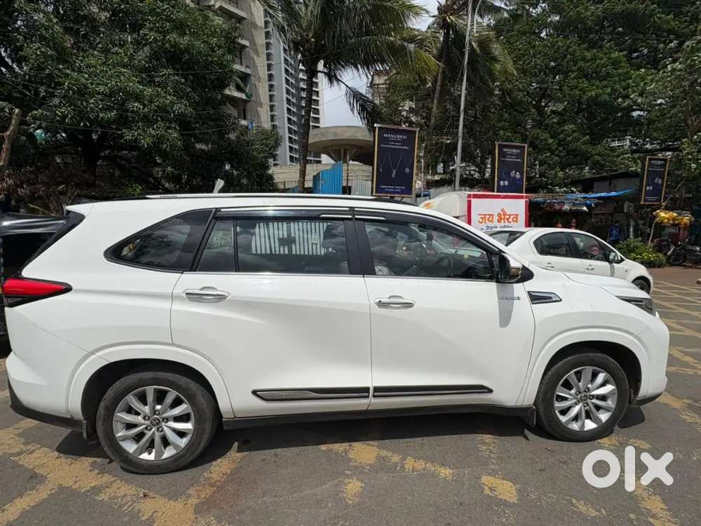 Toyota Innova Hycross 2023 Petrol 43000 Km Driven