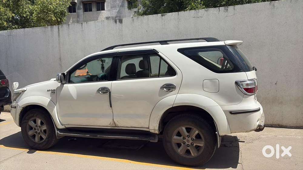 Toyota Fortuner 2011 3.0 4*4 Manual