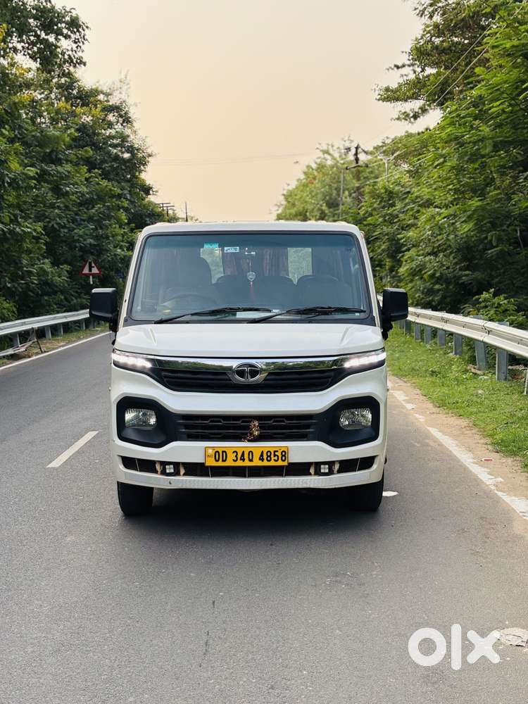 Tata Winger Deluxe - Flat Roof (ac), 2022, Diesel