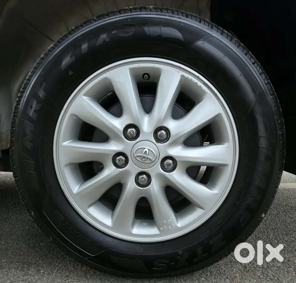 Toyota Innova 2.5 Vx Diesel Manual 2013,just 70000 Kilometers Driven