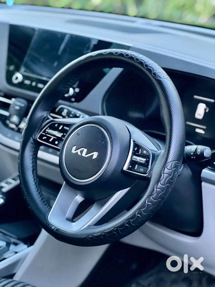 Kia Carens, 2023, Petrol