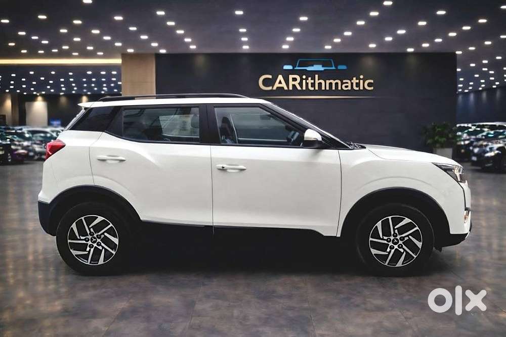 Mahindra Xuv300 1.2 W8 (o) Amt Petrol, 2023, Petrol