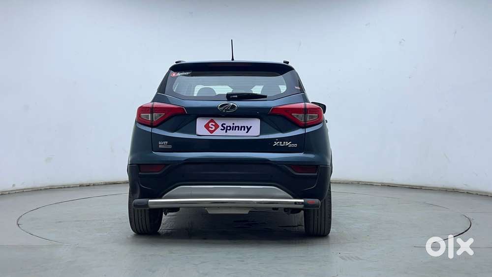 Mahindra Xuv300 1.2 W8 (o) Amt Petrol, 2021, Petrol