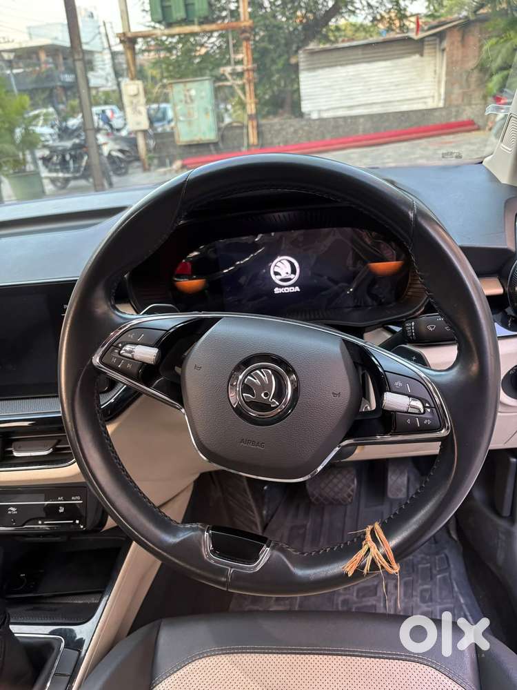 Skoda Slavia 1.0 Tsi Style At, 2023, Petrol