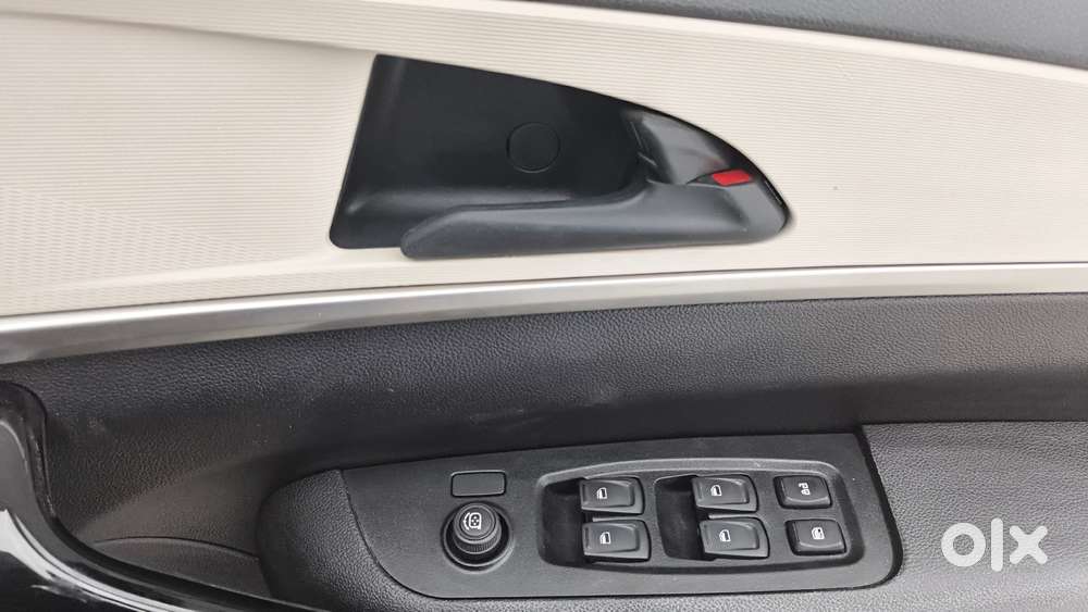 Mahindra Xuv700 2.0 Ax 7 Petrol At Str, 2024, Petrol