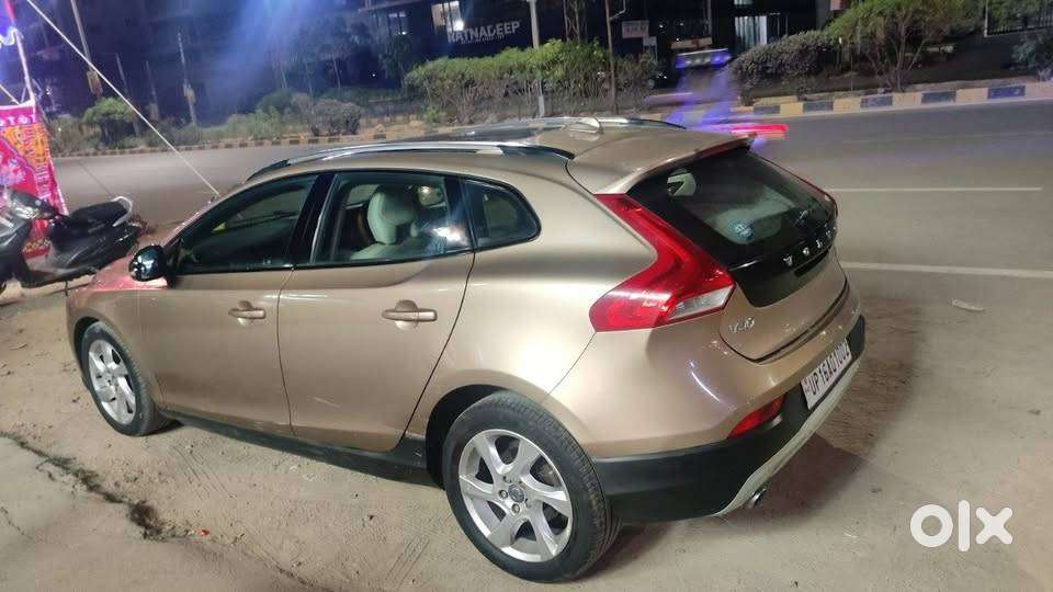 Volvo V40 Cross Country 2013 Diesel Well Maintained