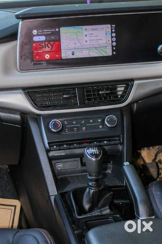 Mahindra Xuv700 2.0 Ax 5 Petrol Mt Str, 2022, Petrol