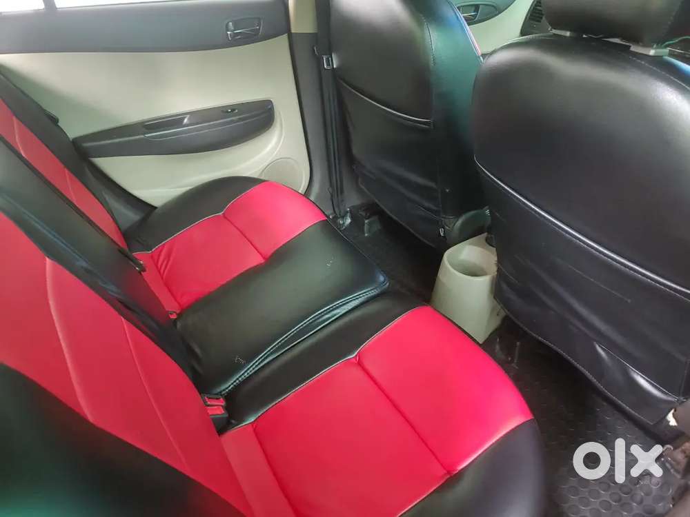 Hyundai I20 Asta 0 With Sunroof 2009
