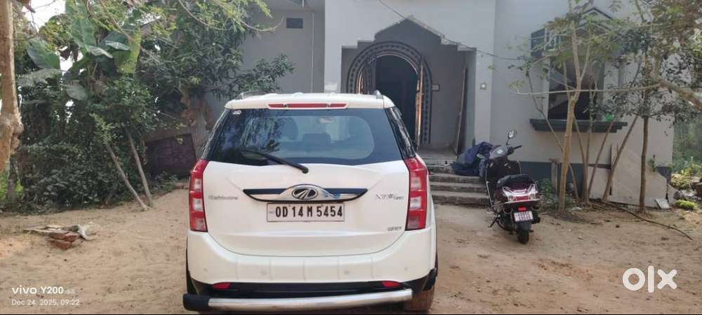 Xuv 500 W10 Sunroof