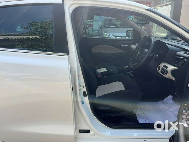 Toyota Glanza 1.2 V Amt, 2025, Petrol