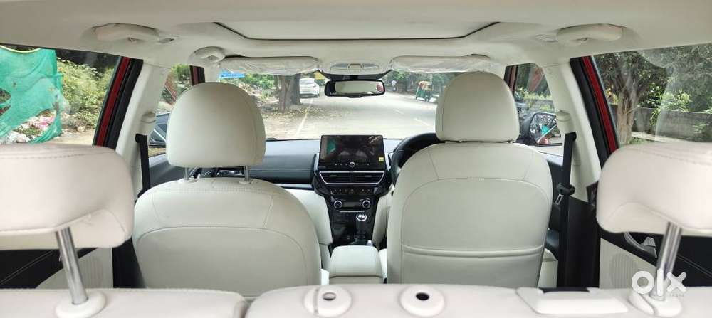 Mahindra Xuv 3xo Ax7 Diesel Mt, 2025, Diesel