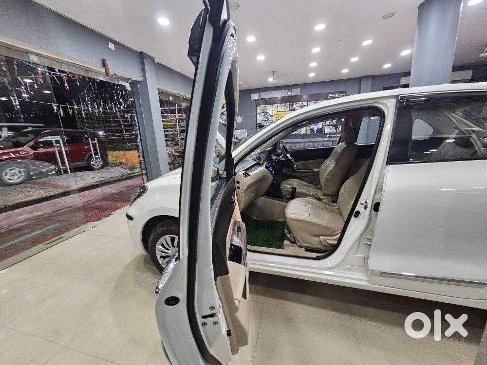 Maruti Suzuki Dzire Vxi Ags, 2022, Petrol