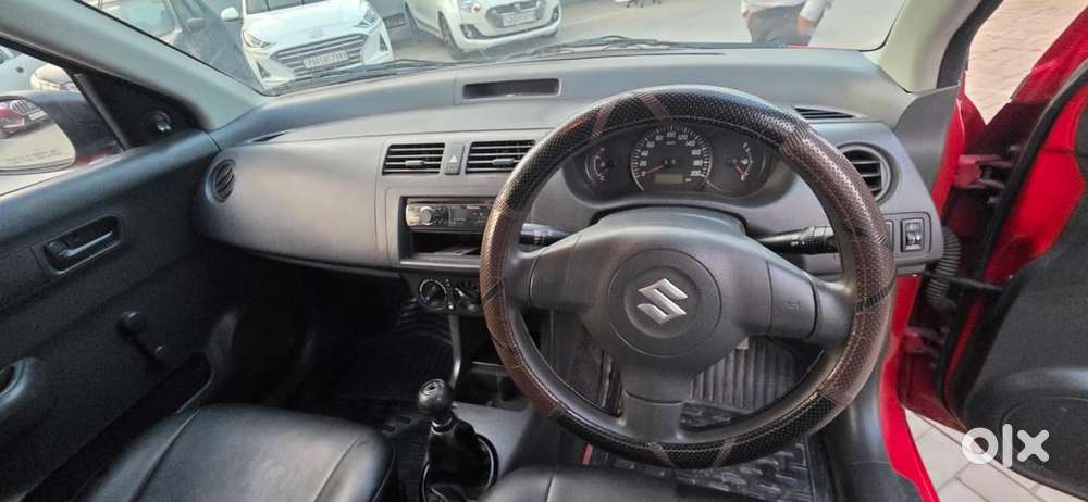 Maruti Suzuki Swift Lxi Bsiv, 2010, Petrol