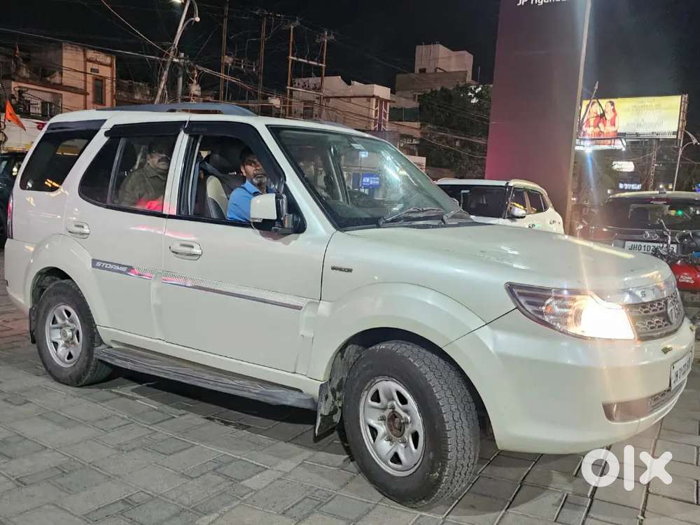 Tata Safari Storme Ex