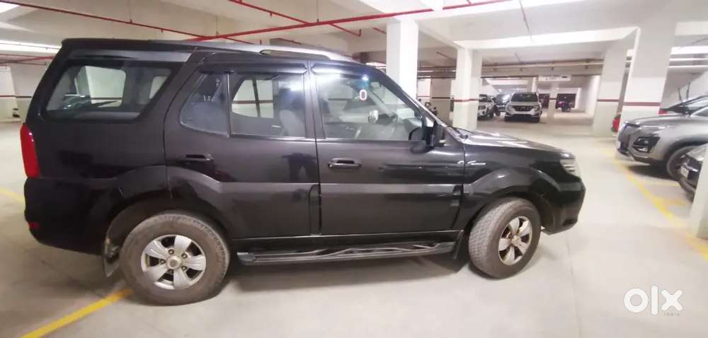 Tata Safari Storme 2015