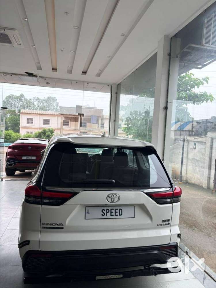 Toyota Innova Hycross 2.0 Vx Hybrid 7 Str, 2023, Petrol