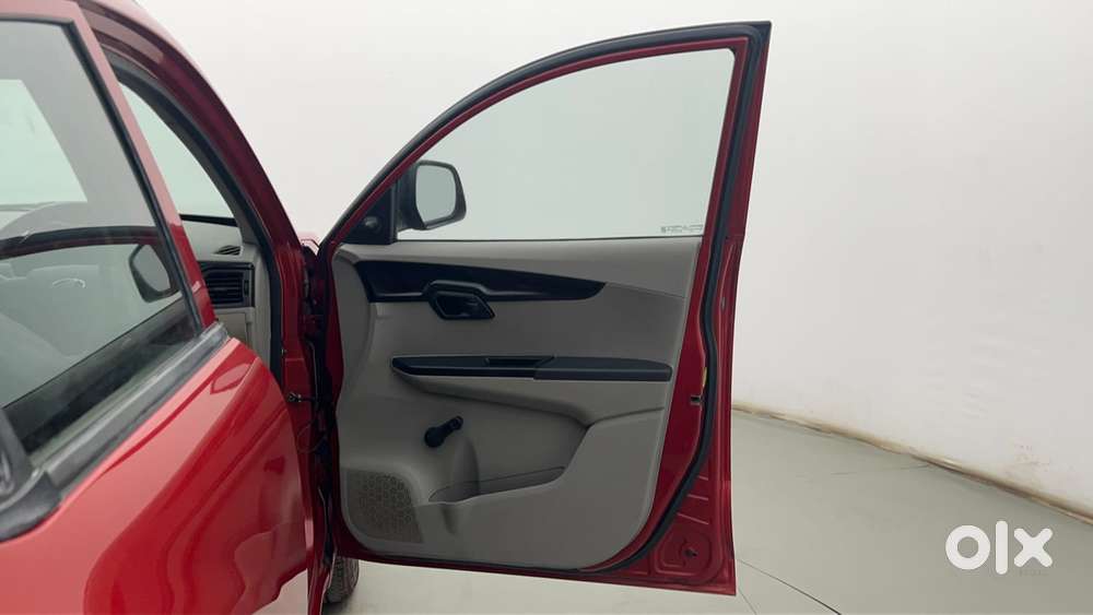 Mahindra Kuv 100 Mfalcon G80 K2, 2017, Petrol