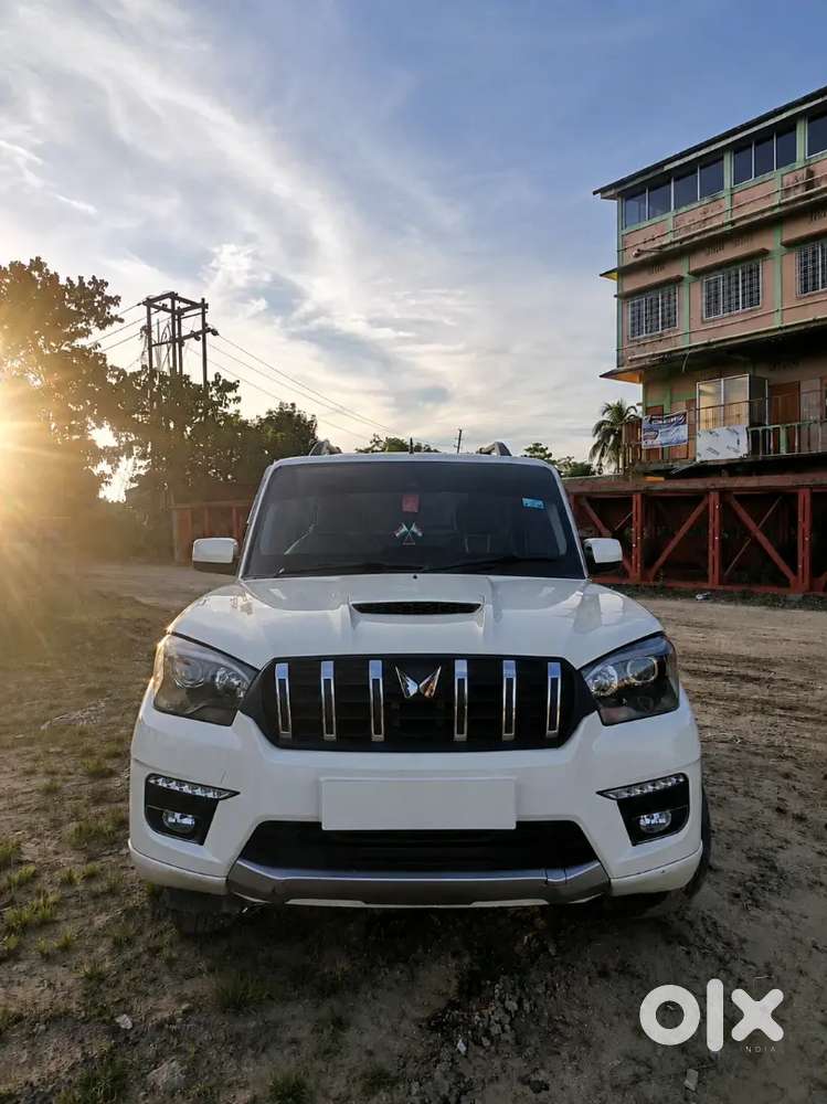 Mahindra Scorpio S10