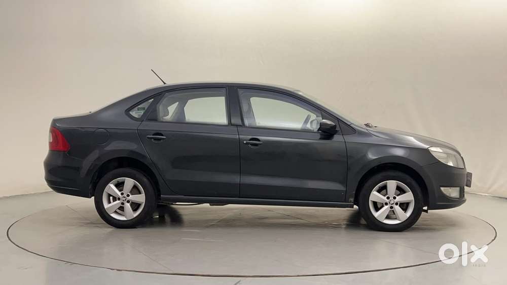 Skoda Rapid [2016-2018] 1.6 Style Plus Mpi At, 2016, Petrol