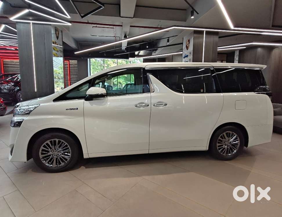Toyota Vellfire Vip – Executive Lounge, 2023, Petrol