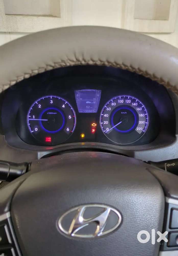 Hyundai Verna 1.6 Sx (o) Crdi Diesel 2012