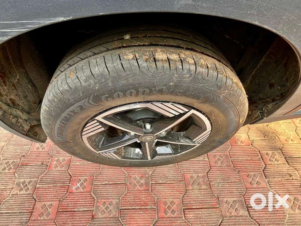 Tata Nexon Creative Plus S 1.2 Revotron Petrol 6 Mt, 2025, Petrol