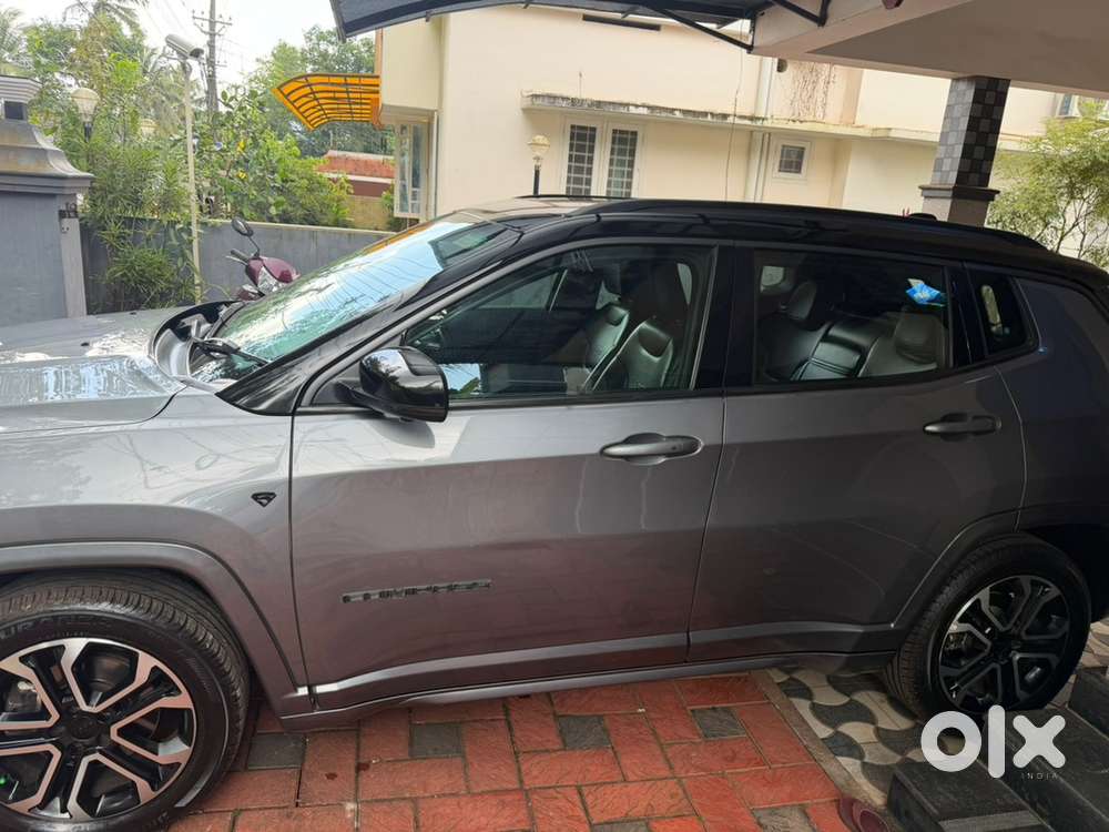 2022 Jeep Compass Model S - Grey