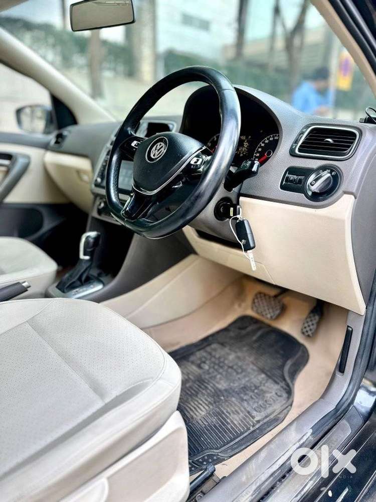 Volkswagen Vento 1.5 Highline Plus At 16 Alloy, 2015, Petrol