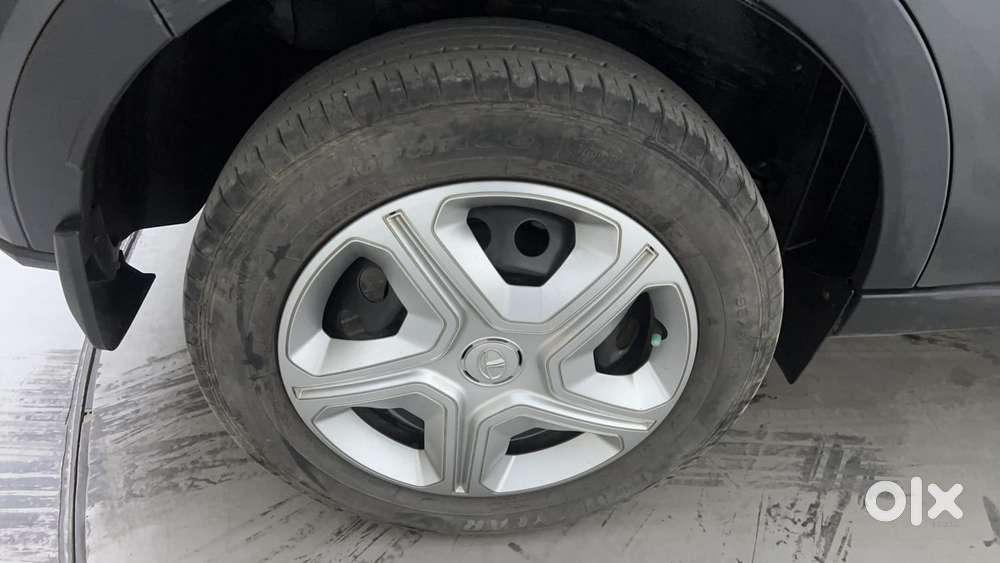 Tata Nexon 1.2 Revotron Xma Amt (s), 2022, Petrol