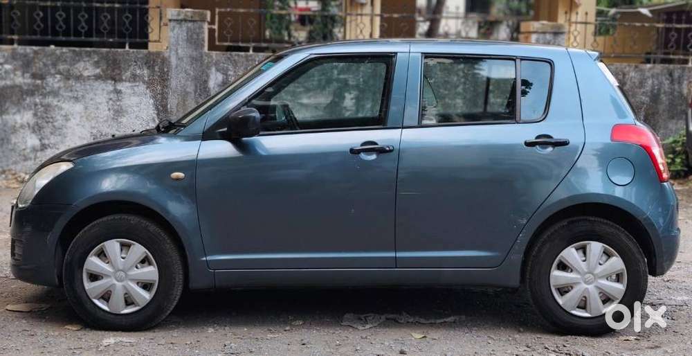 Maruti Suzuki Swift Lxi Bsiv, 2011, Petrol