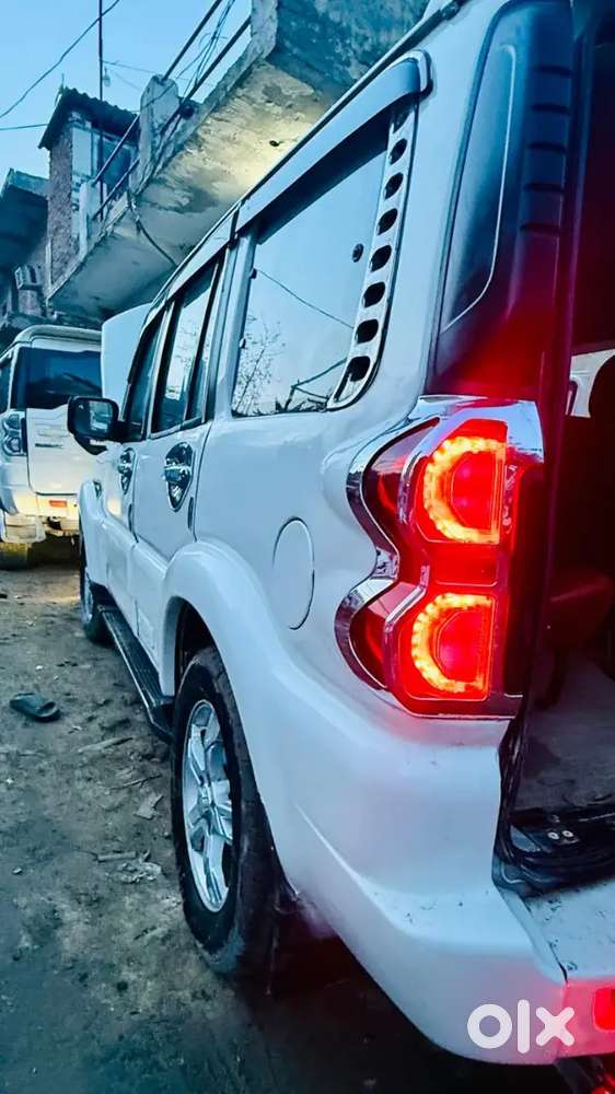 Mahindra Scorpio S6 Plus 2014 Diesel Manual