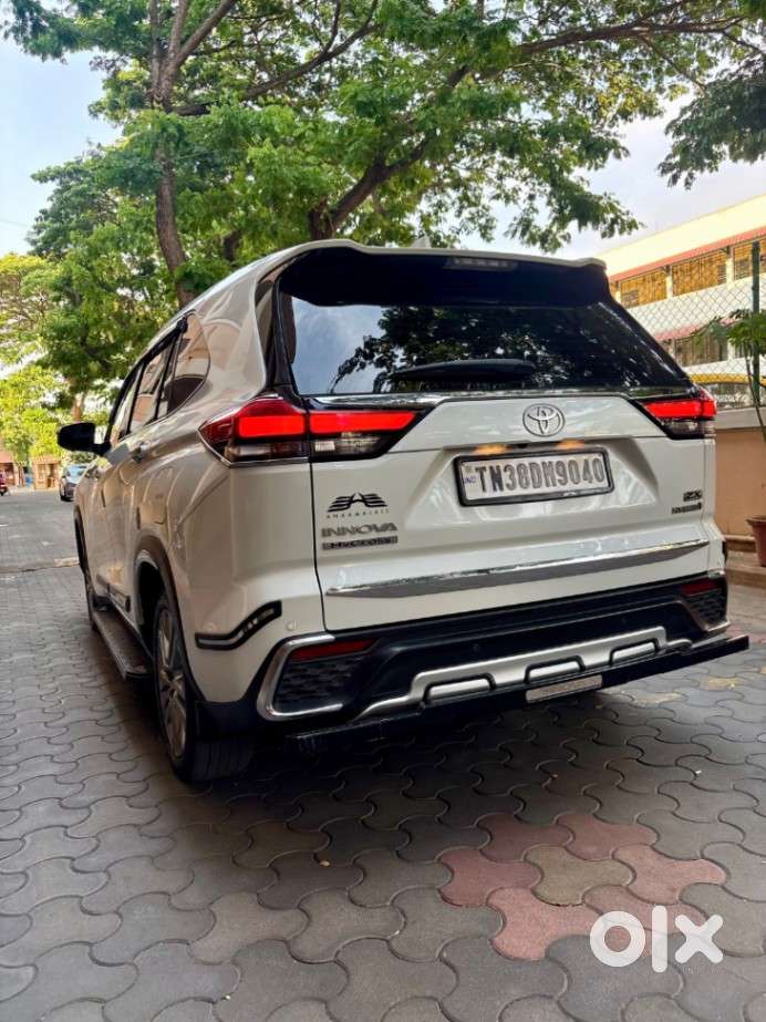 Toyota Innova Hycross 2.0 Zx Hybrid 7 Str, 2025, Petrol